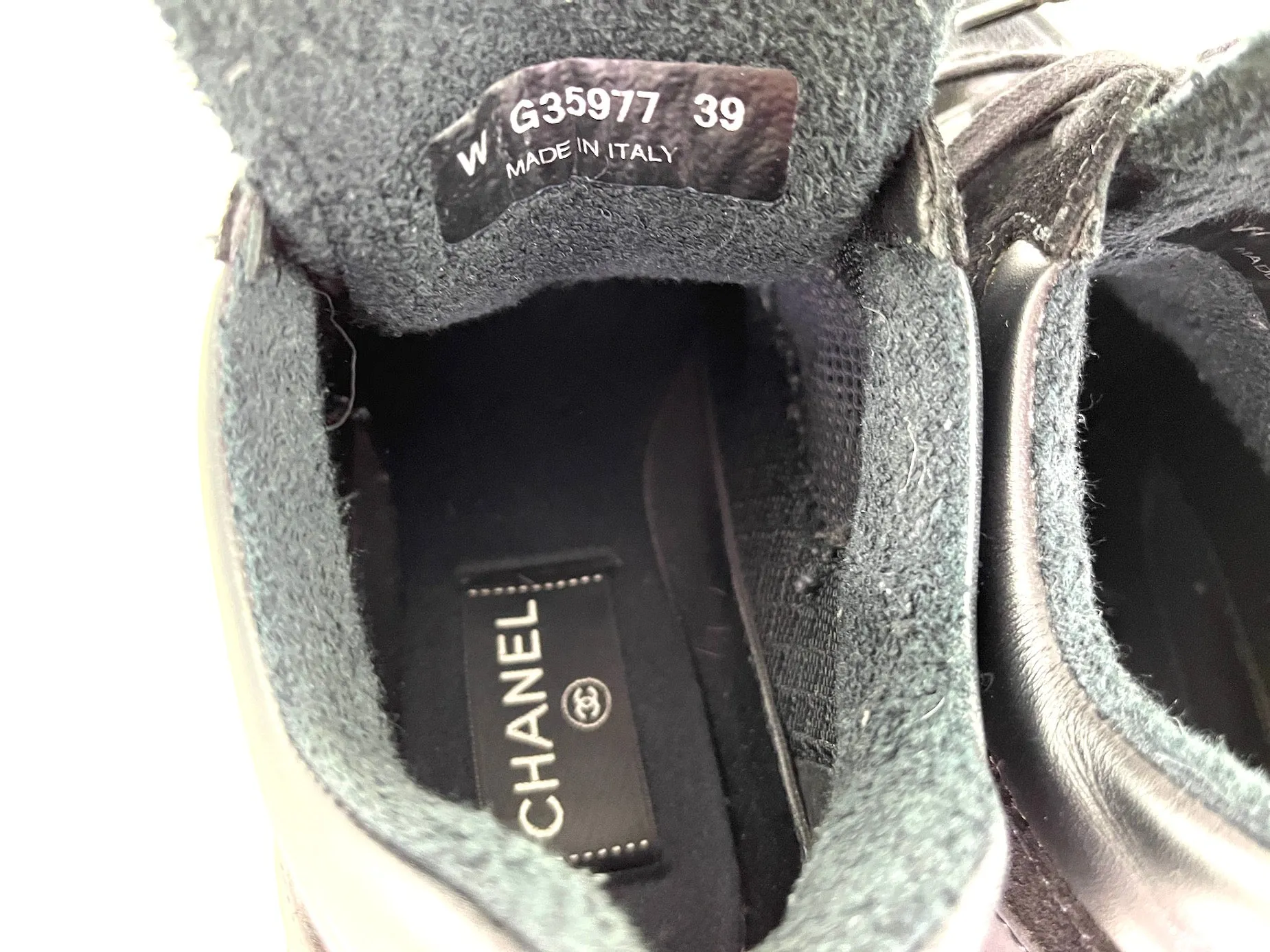 CHANEL Black 2020 Interlocking CC Logo Sneakers 39 8
