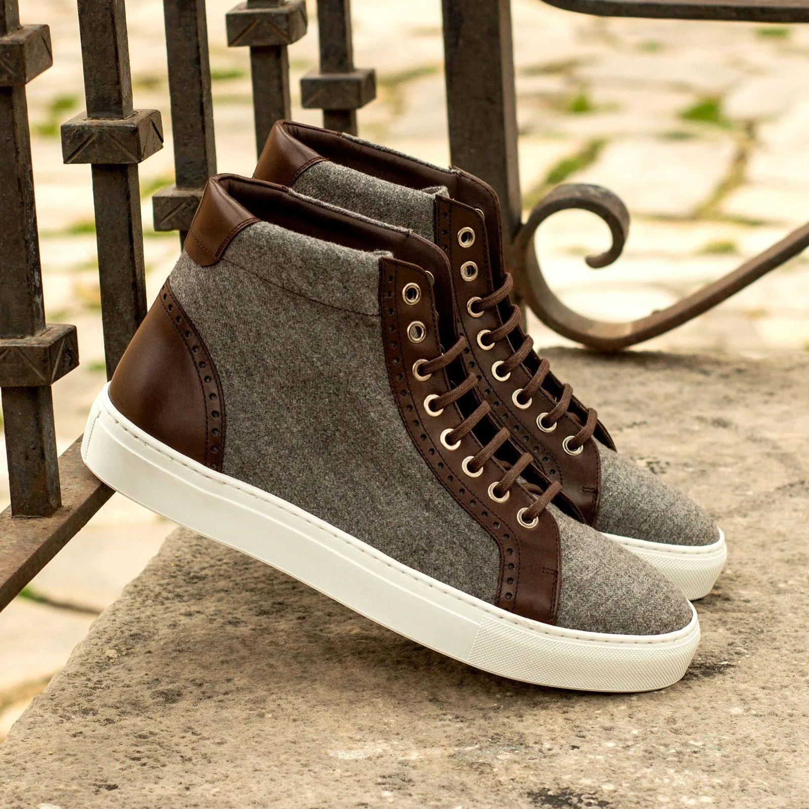 RQ72 High Kicks Sneakers